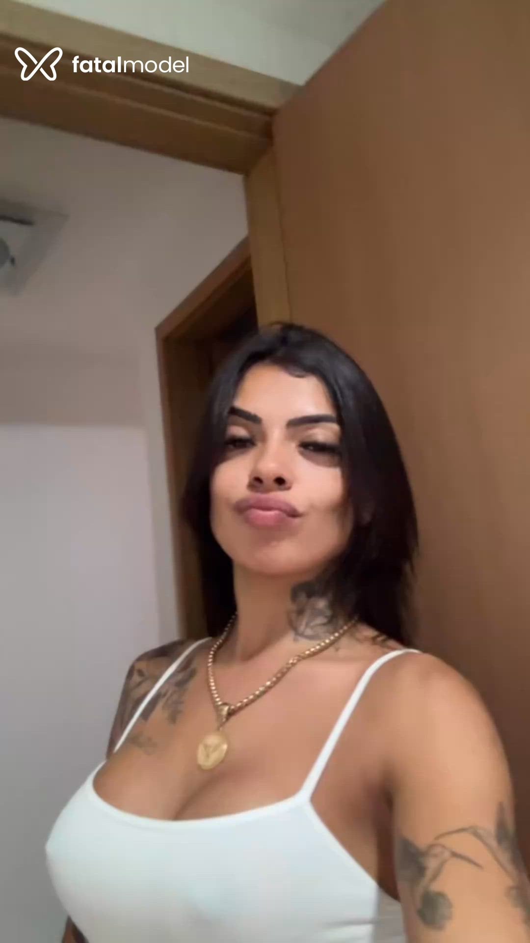 Acompanhante mulher com cabelo castanho de olhos castanhos - Bia