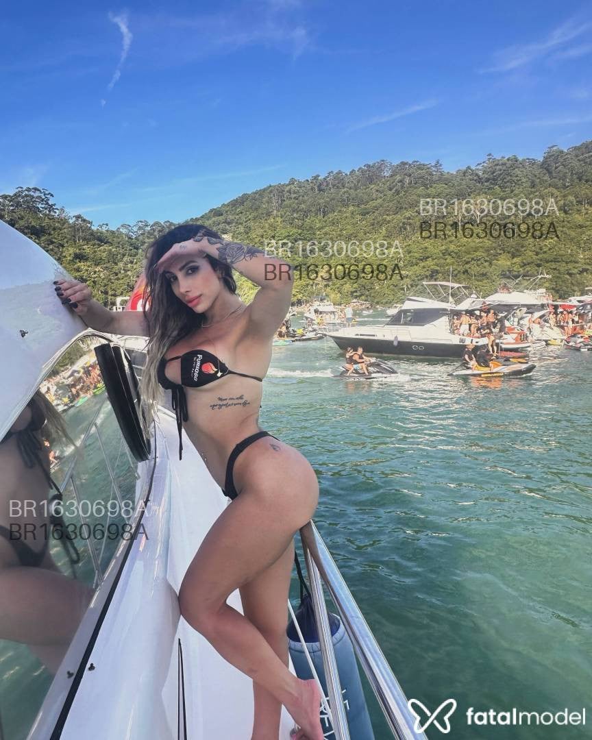 Acompanhante mulher loira (o) de olhos castanhos em Balneário Camboriú - Júlia Müller