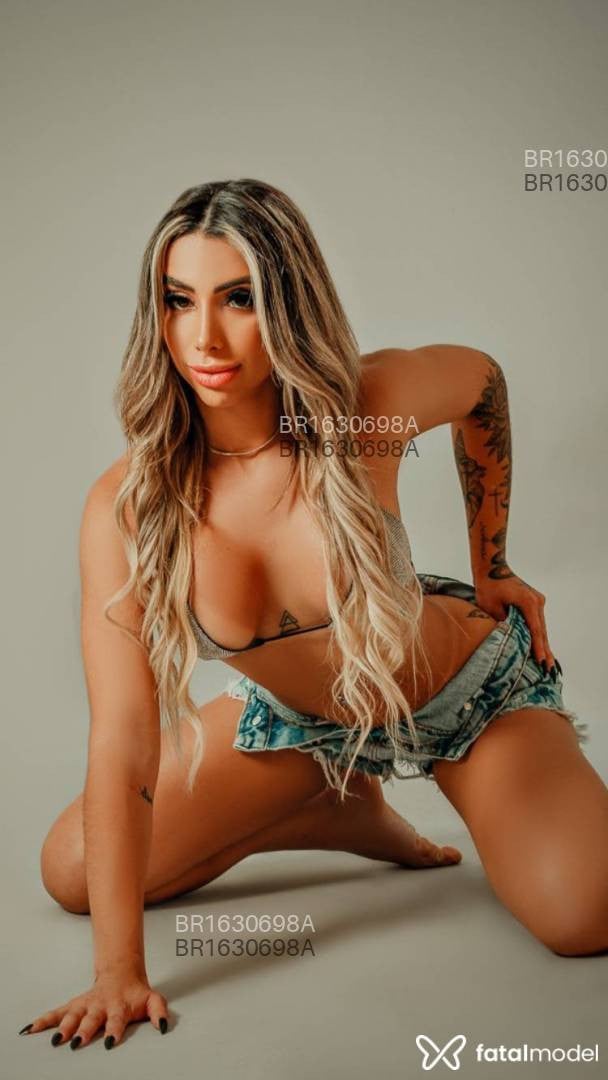 Acompanhante mulher loira (o) de olhos castanhos em Balneário Camboriú - Júlia Müller