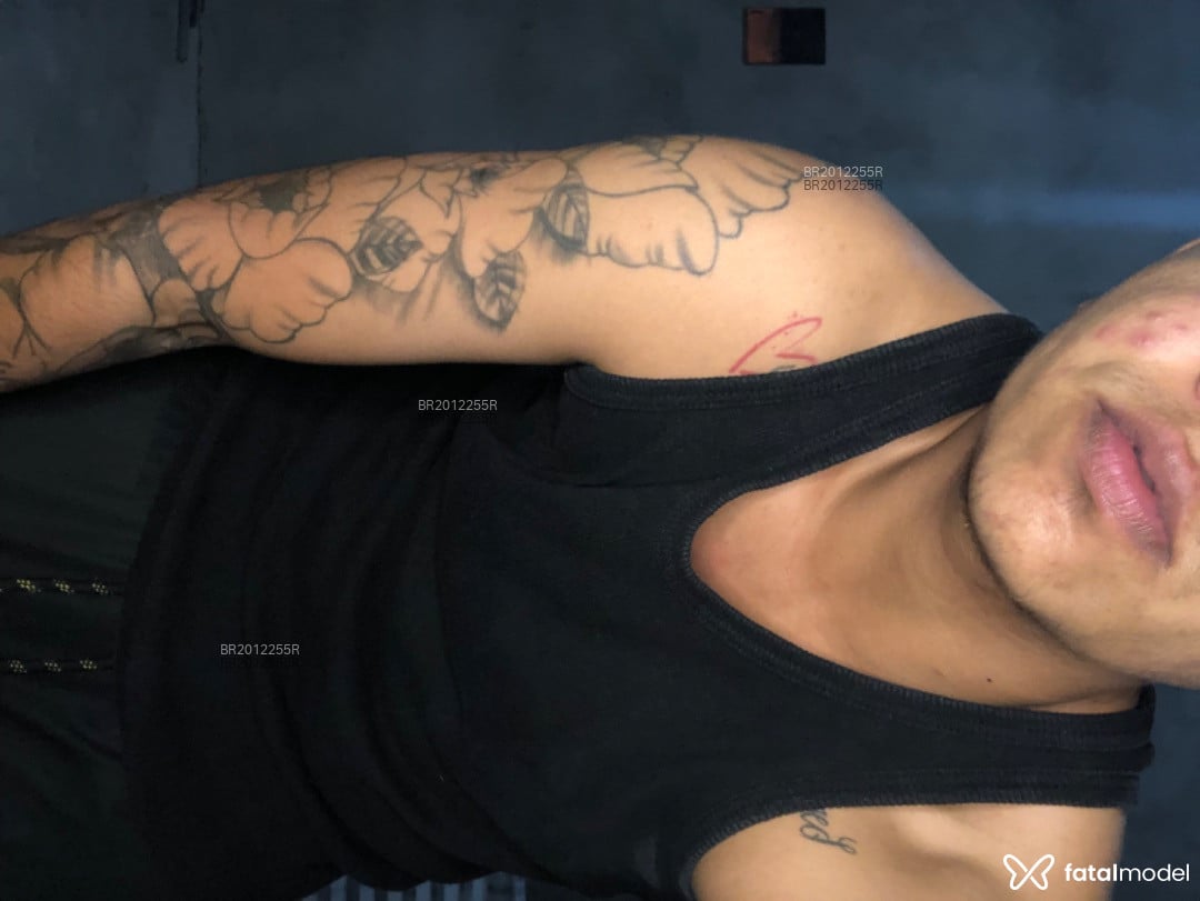 Acompanhante homem trans com cabelo castanho de olhos castanhos em Virtual - Breno Soares