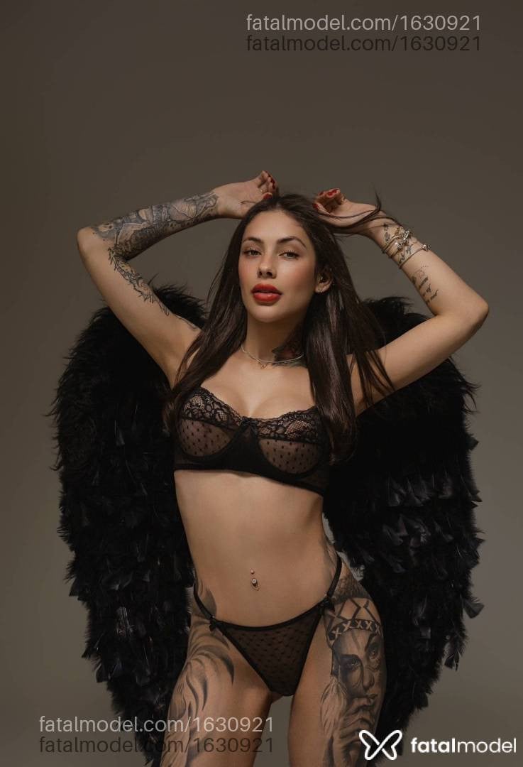Acompanhante mulher com cabelo castanho de olhos verdes - Brunna Carolinne