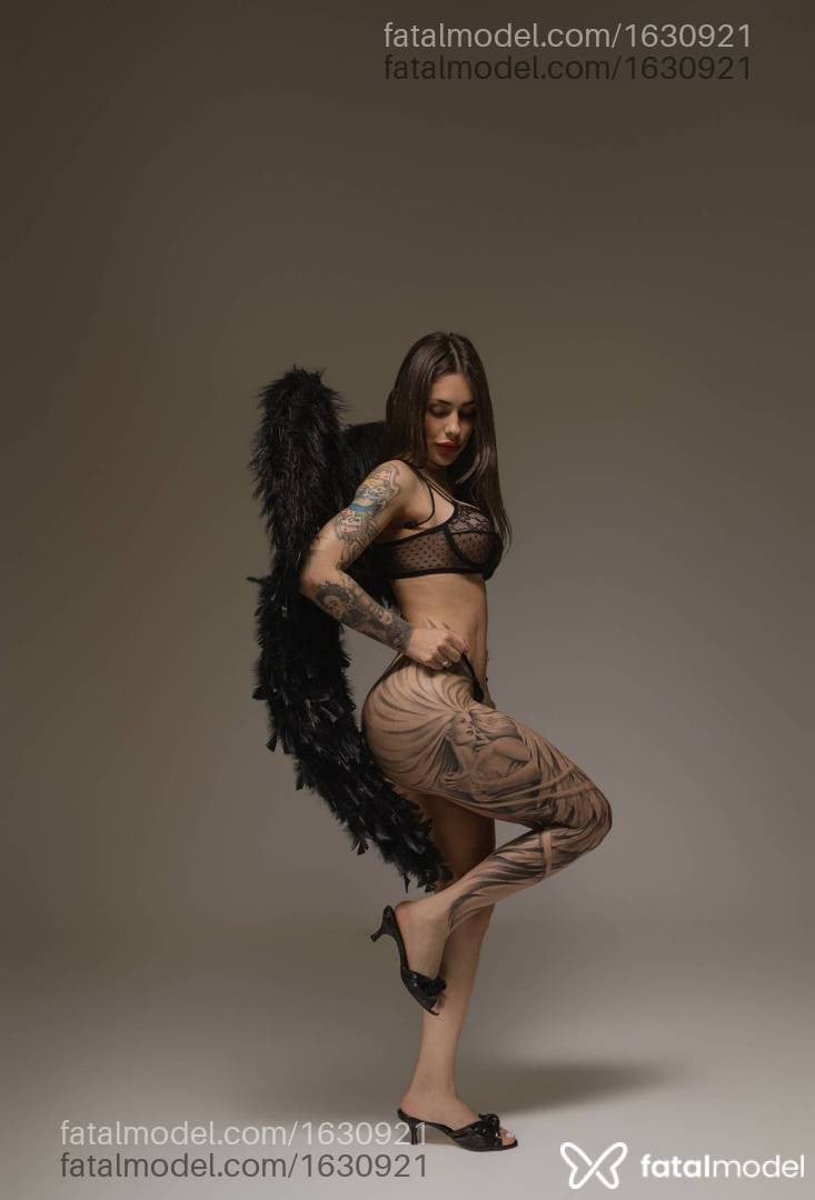 Acompanhante mulher com cabelo castanho de olhos verdes - Brunna Carolinne