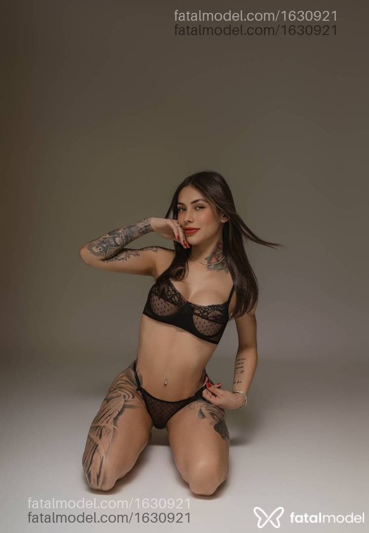Acompanhante mulher com cabelo castanho de olhos verdes - Brunna Carolinne