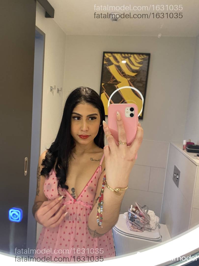 Acompanhante mulher com cabelo castanho de olhos castanhos - Larissa Miranda