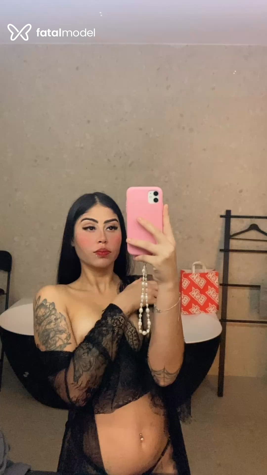 Acompanhante mulher com cabelo castanho de olhos castanhos - Larissa Miranda