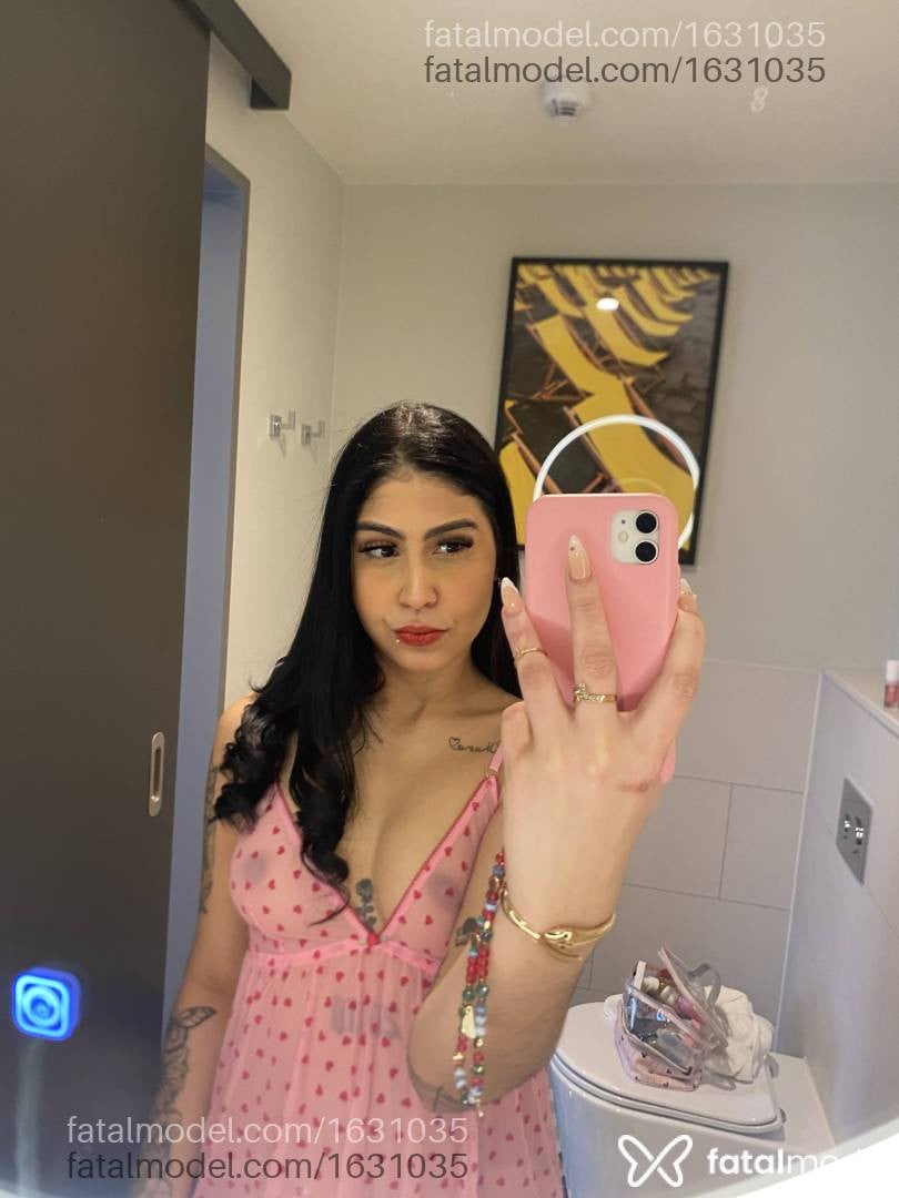 Acompanhante mulher com cabelo castanho de olhos castanhos - Larissa Miranda