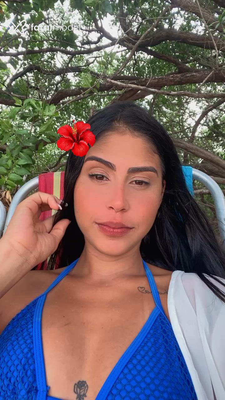 Acompanhante mulher com cabelo castanho de olhos castanhos - Larissa Miranda