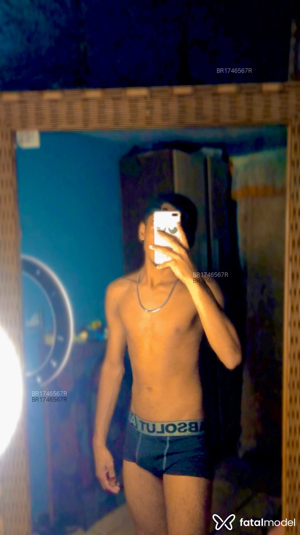 Acompanhante homem com cabelo castanho de olhos castanhos - Tiago