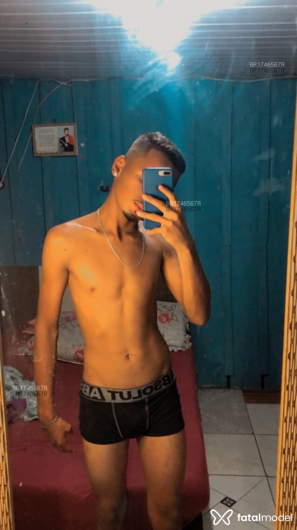 Acompanhante homem com cabelo castanho de olhos castanhos - Tiago
