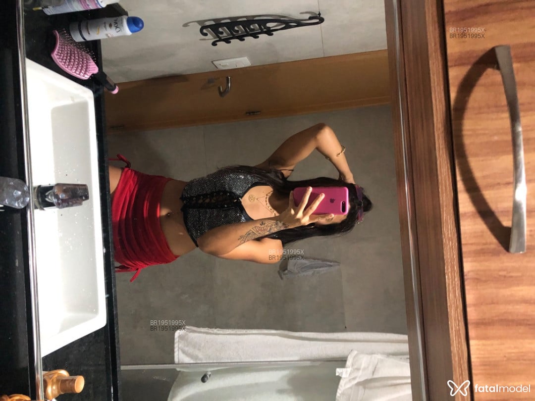 Acompanhante mulher com cabelo castanho de olhos castanhos - Sammy lira Acompanhante mulher com cabelo castanho de olhos castanhos - Sammy lira