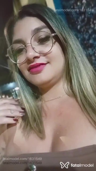 Acompanhante mulher com cabelo colorido de olhos verdes em Sacramento - Bella