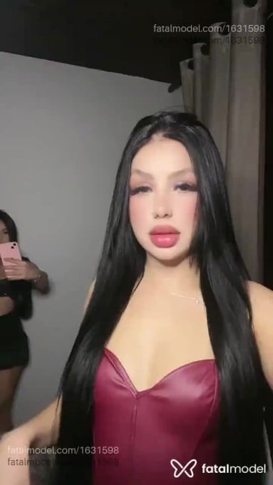 Acompanhante mulher morena (o) de olhos mel em Curitiba Acompanhante mulher morena (o) de olhos mel em Curitiba - Camily