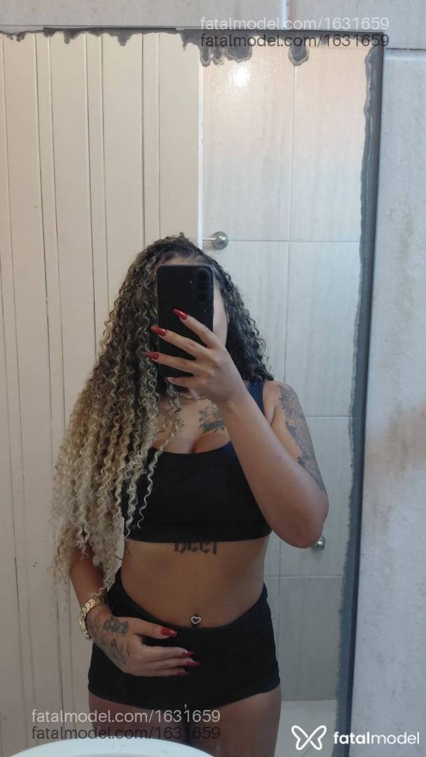 Acompanhante mulher morena (o) de olhos pretos - Layne Duarte