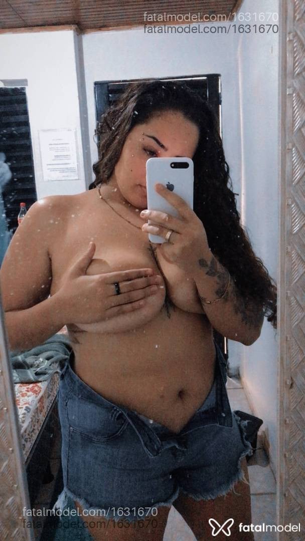 Acompanhante mulher com cabelo castanho de olhos castanhos em Araras - Larih Santos