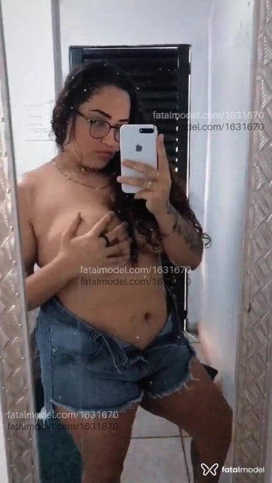 Acompanhante mulher com cabelo castanho de olhos castanhos - Larih Santos Acompanhante mulher com cabelo castanho de olhos castanhos - Larih Santos