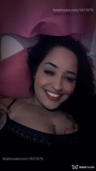 Acompanhante mulher com cabelo castanho de olhos castanhos - Larih Santos Acompanhante mulher com cabelo castanho de olhos castanhos - Larih Santos