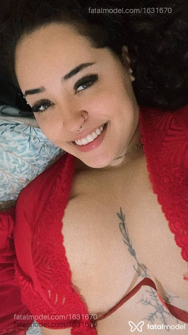 Acompanhante mulher com cabelo castanho de olhos castanhos - Larih Santos