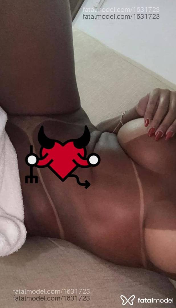 Acompanhante mulher com cabelo castanho de olhos castanhos - Rafaela Martins