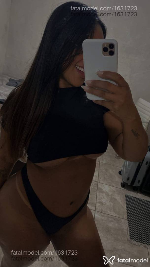 Acompanhante mulher com cabelo castanho de olhos castanhos - Rafaela Martins