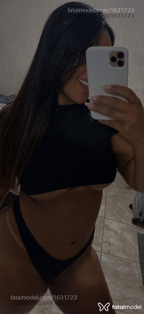 Acompanhante mulher com cabelo castanho de olhos castanhos - Rafaela Martins
