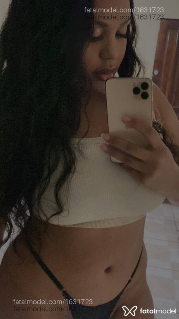 Acompanhante mulher com cabelo castanho de olhos castanhos - Rafaela Martins