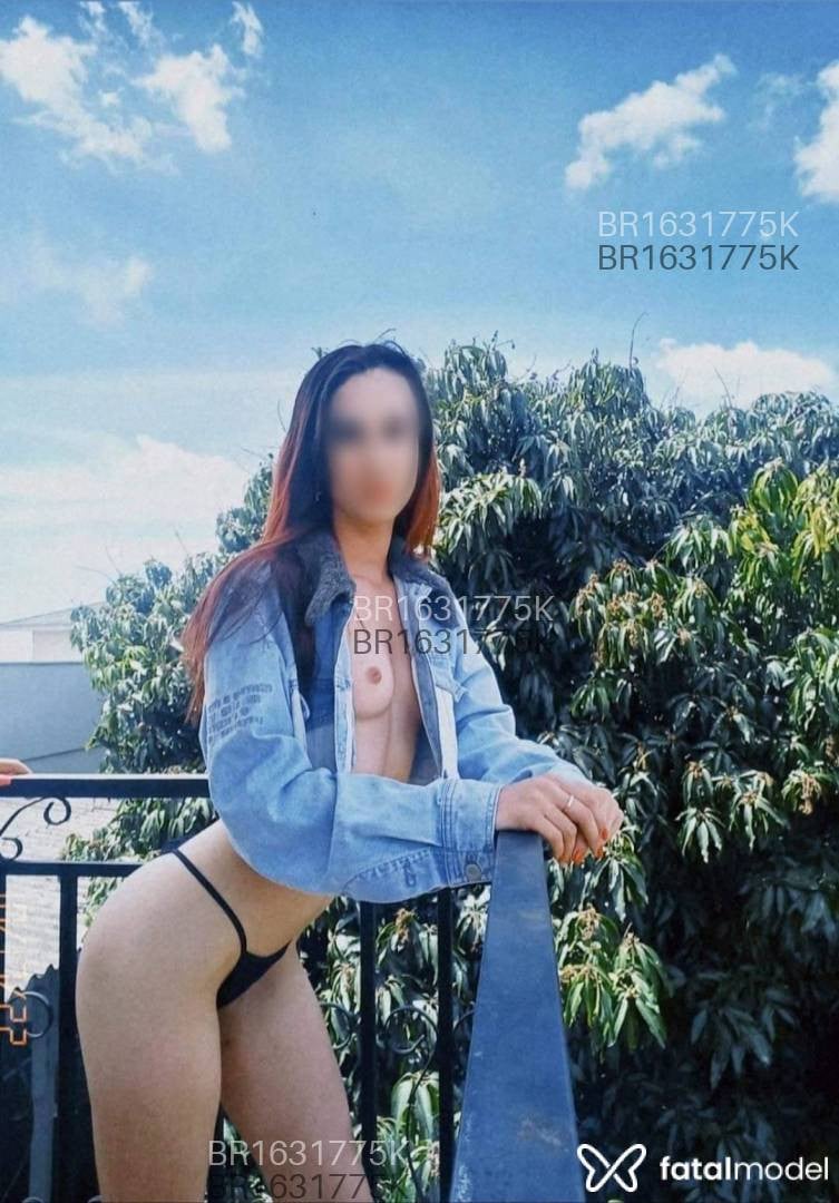 Acompanhante mulher com cabelo colorido de olhos castanhos em Santa Cruz do Sul - Letícia Andrade