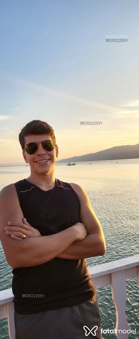 Acompanhante homem morena (o) de olhos castanhos em Virtual - Charles