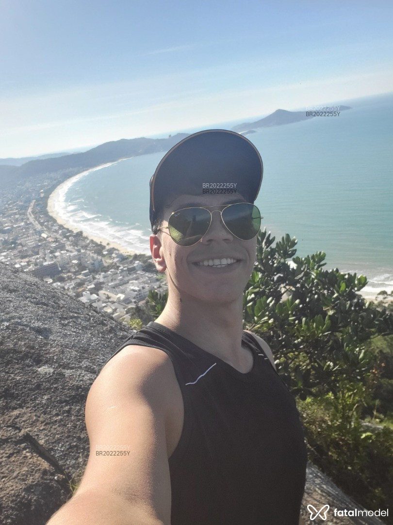 Acompanhante homem morena (o) de olhos castanhos em Virtual - Charles