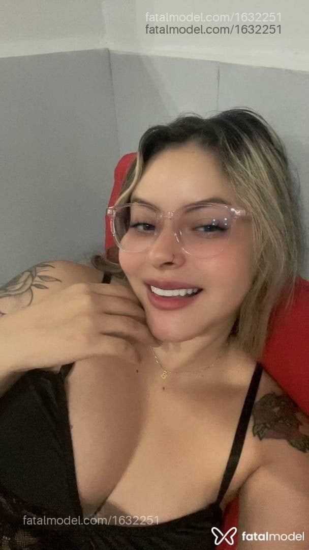 Acompanhante mulher loira (o) de olhos castanhos - Mirella Martins