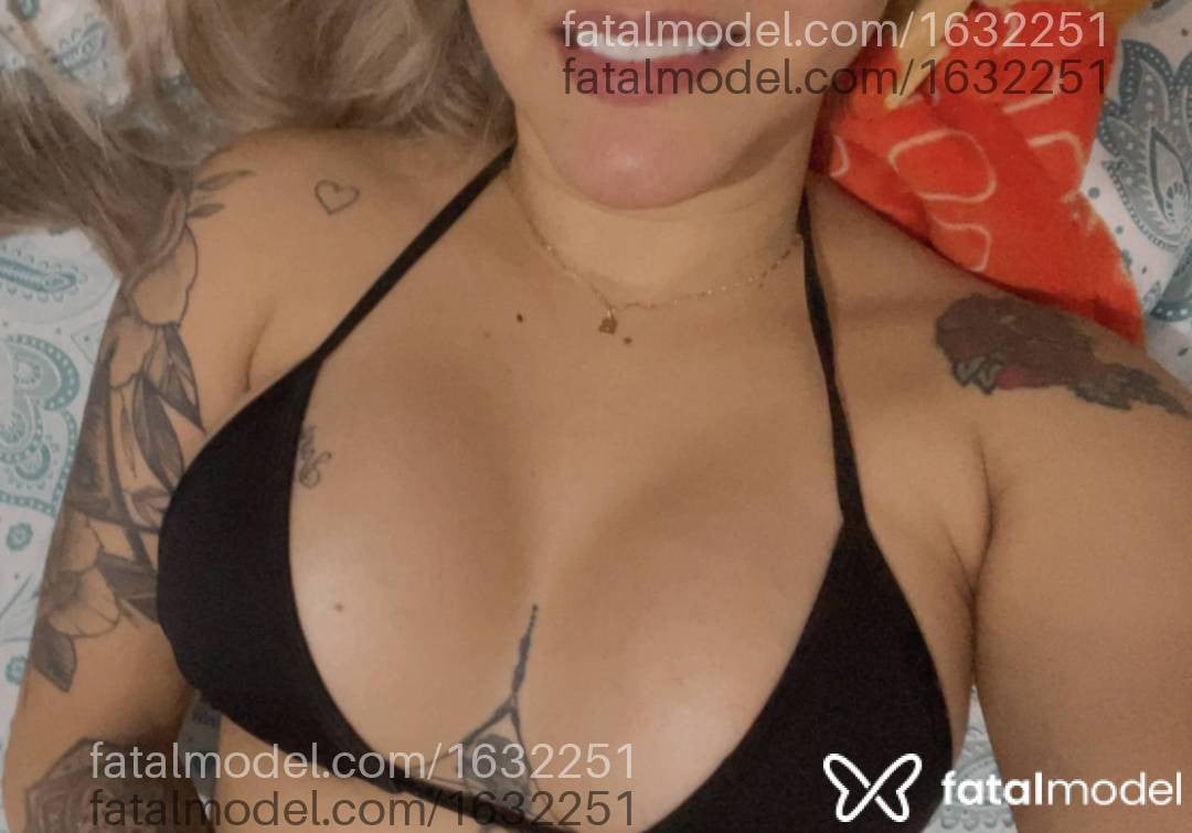 Acompanhante mulher loira (o) de olhos castanhos - Mirella Martins