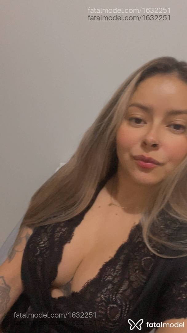 Acompanhante mulher loira (o) de olhos castanhos - Mirella Martins