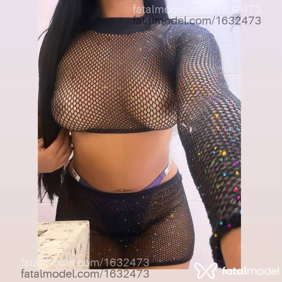 Acompanhante mulher morena (o) de olhos pretos - Serena