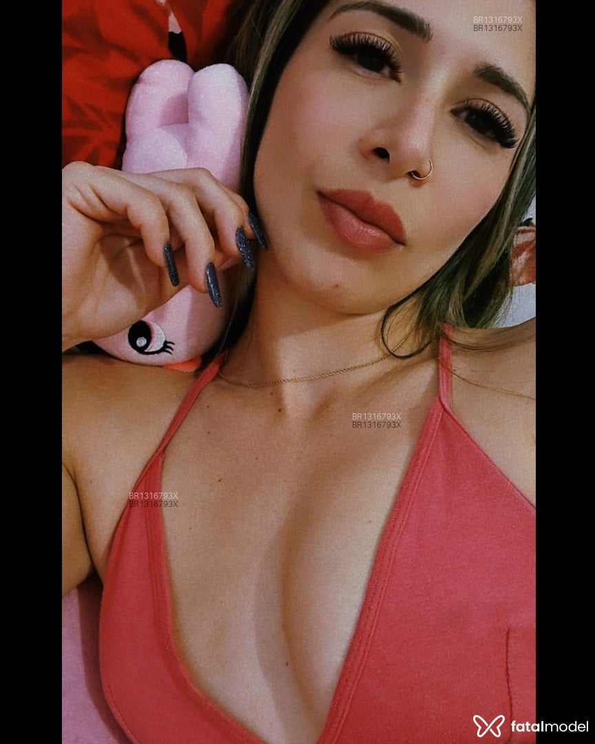 Acompanhante mulher loira (o) de olhos castanhos em São Paulo Acompanhante mulher loira (o) de olhos castanhos em São Paulo - Laura Meins