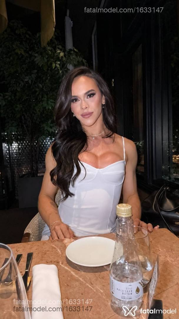 Acompanhante mulher trans com cabelo castanho de olhos castanhos - Isadora Duarte