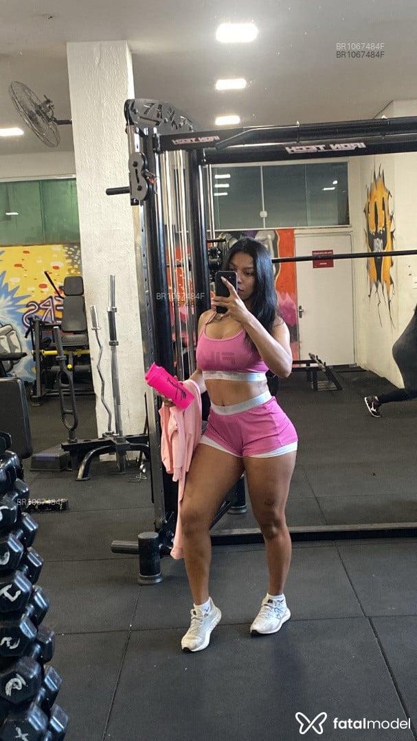 Acompanhante mulher morena (o) de olhos pretos - Bruna Acompanhante mulher morena (o) de olhos pretos - Bruna