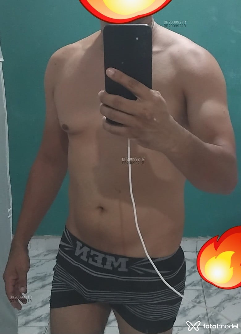 Acompanhante homem morena (o) de olhos castanhos em Rio de Janeiro - Rodrigo