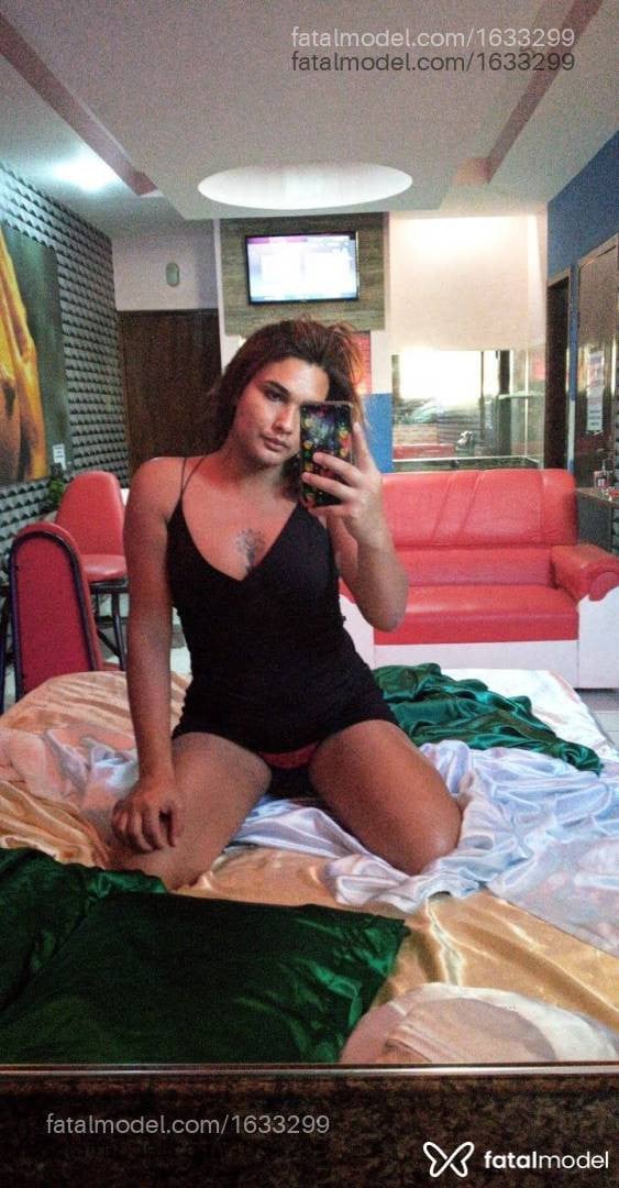 Acompanhante travesti com cabelo castanho de olhos castanhos - Alexia travesti
