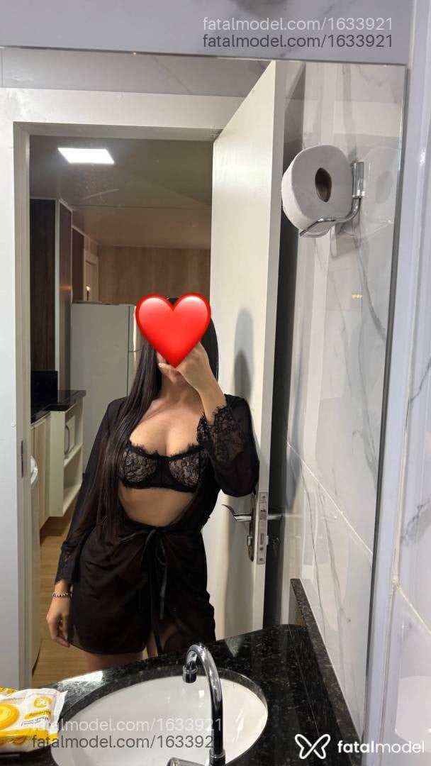 Acompanhante mulher com cabelo castanho de olhos verdes em Chapecó - Amanda Hoffman