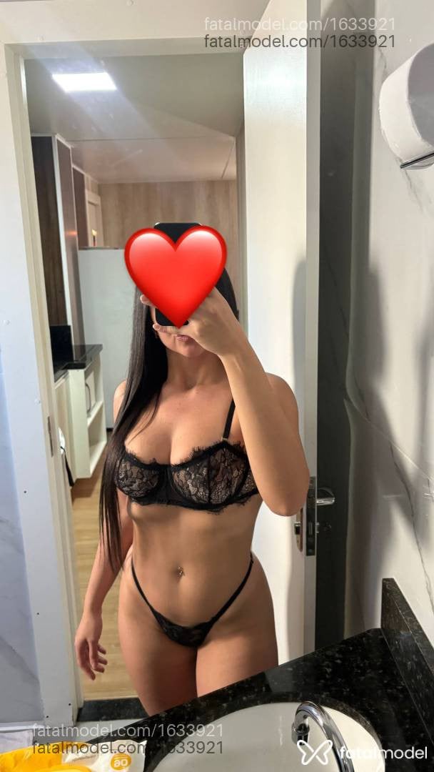 Acompanhante mulher com cabelo castanho de olhos verdes - Amanda Hoffman