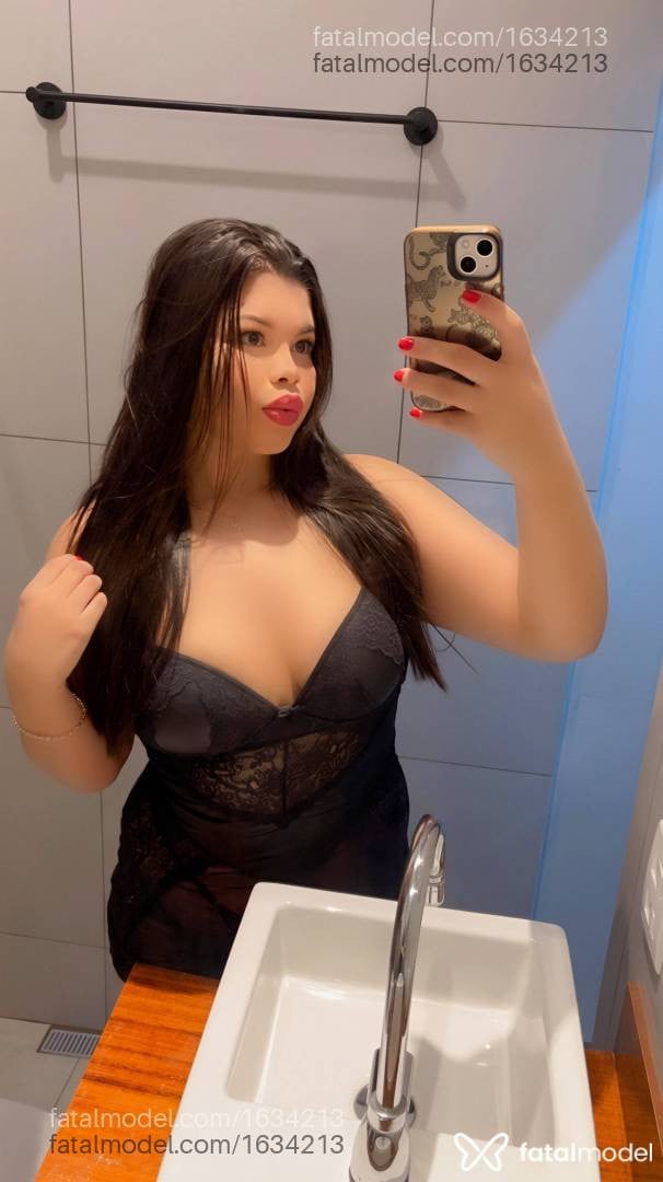 Acompanhante mulher com cabelo castanho de olhos castanhos - Bianca Sorano