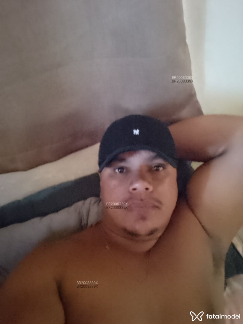 Acompanhante homem morena (o) de olhos castanhos em Londrina - Apolo