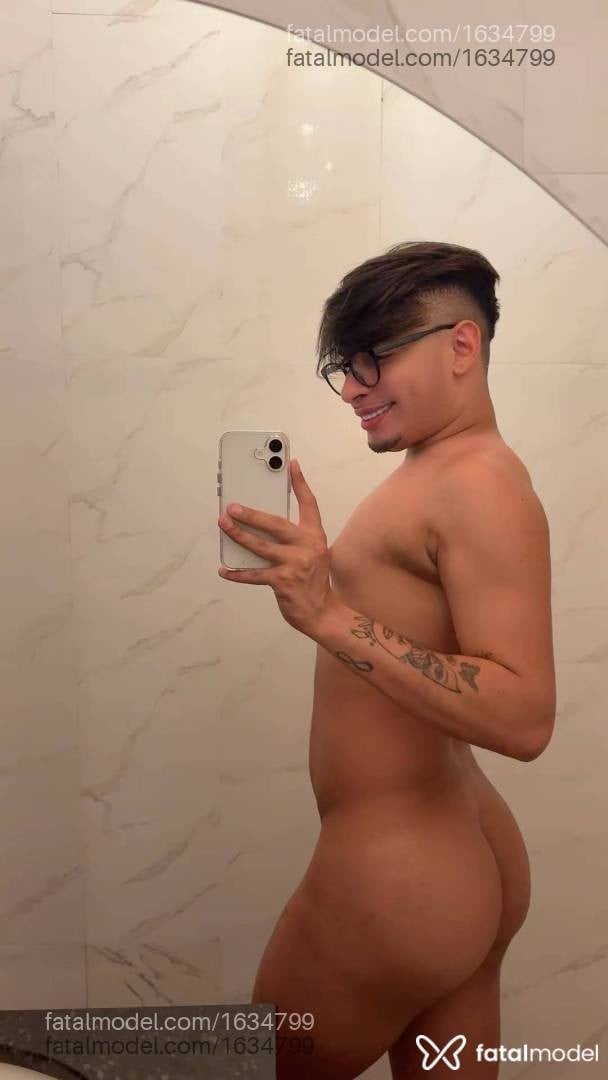 Acompanhante homem com cabelo castanho de olhos castanhos - Yago Porto
