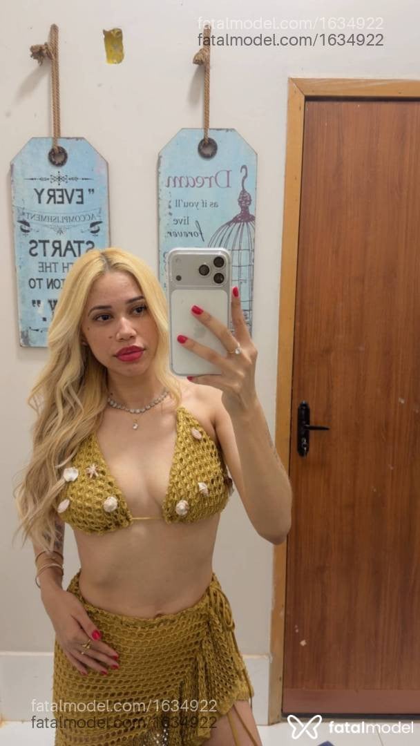 Acompanhante mulher loira (o) de olhos pretos - Heloysa Mendes