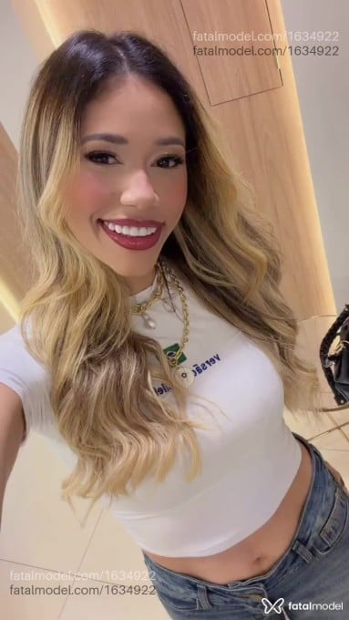 Acompanhante mulher loira (o) de olhos pretos em Governador Valadares - Heloysa Mendes