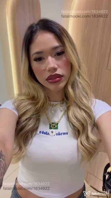 Acompanhante mulher loira (o) de olhos pretos em Governador Valadares - Heloysa Mendes