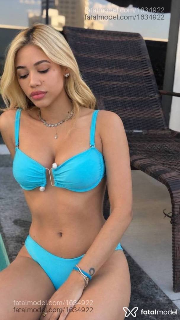 Acompanhante mulher loira (o) de olhos pretos - Heloysa Mendes