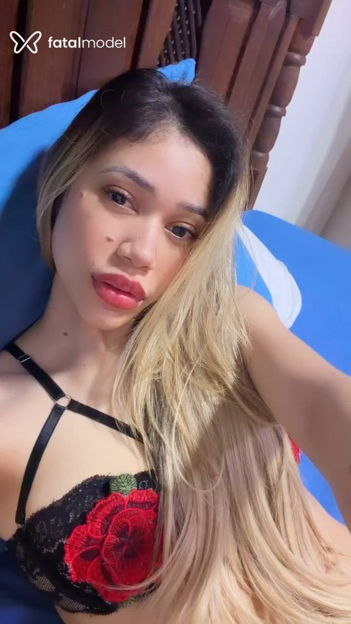 Acompanhante mulher loira (o) de olhos pretos - Heloysa Mendes Acompanhante mulher loira (o) de olhos pretos - Heloysa Mendes