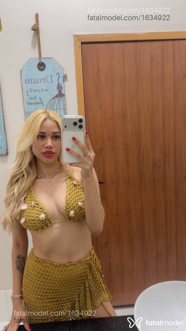 Acompanhante mulher loira (o) de olhos pretos - Heloysa Mendes