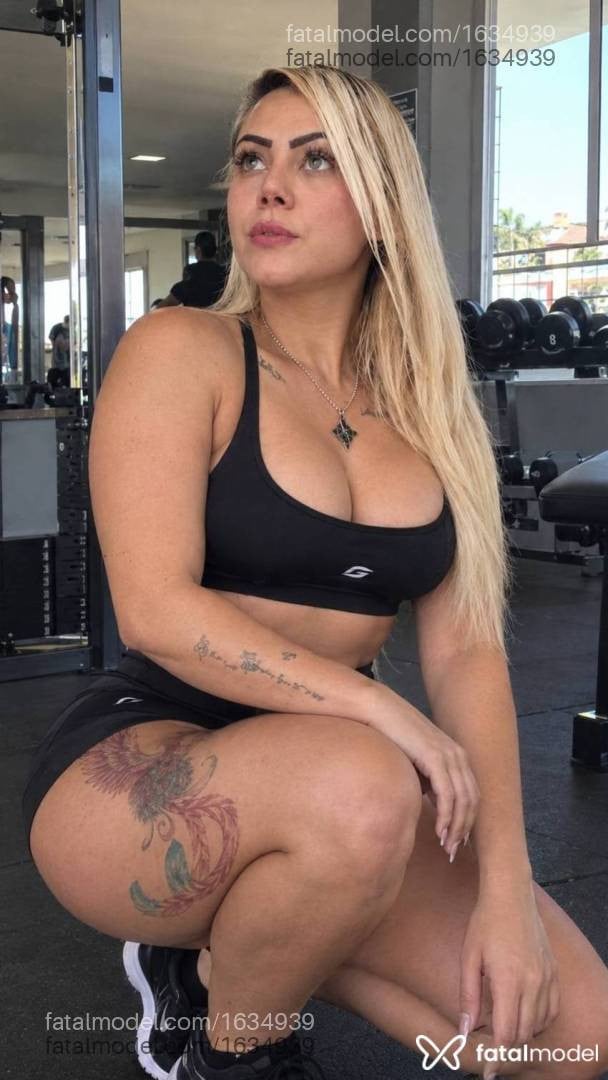 Acompanhante mulher loira (o) de olhos azuis - Bruna Bugatii