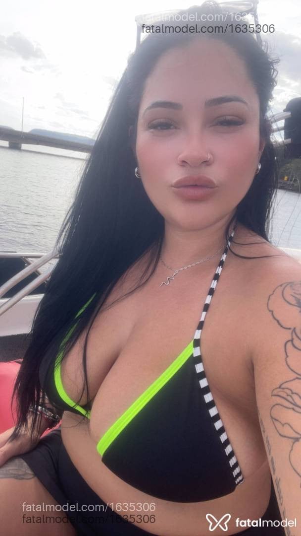 Acompanhante mulher com cabelo castanho de olhos castanhos - Carla